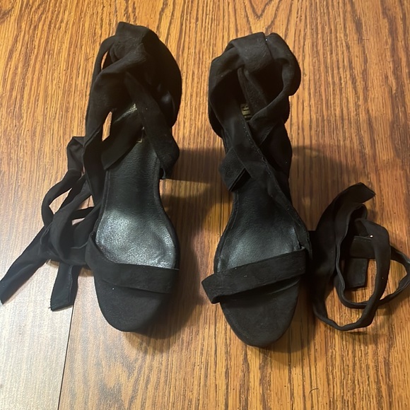 IDIFU 5 inch platform heels, Sabrina, size 6. - Picture 2 of 9